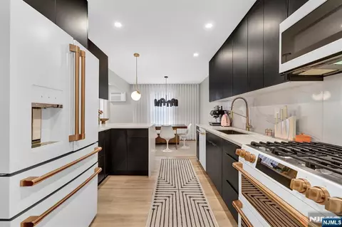 35 Riverview Ct #35, Secaucus, NJ 07094