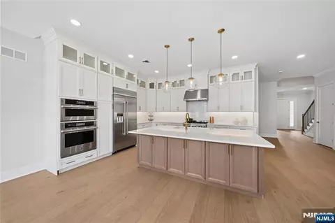 23 Muirfield Ln, River Vale, NJ 07675