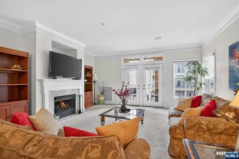 9210 Ravenscroft Rd #627, Clifton, NJ 07013