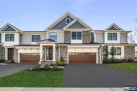 182 E Woodmont Cir #182, River Vale, NJ 07675