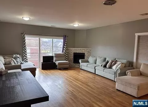 54-56 Oriental St, Newark, NJ 07104