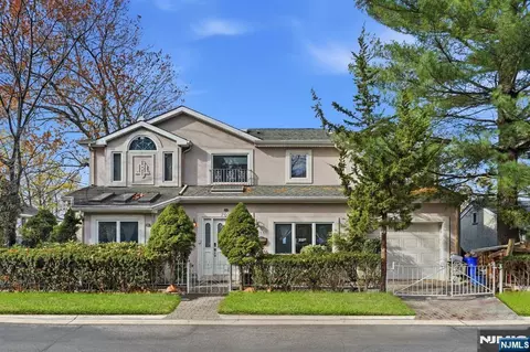 703 Stewart St, Ridgefield, NJ 07657