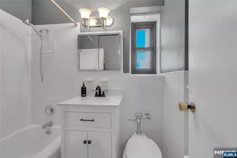 Bath - 208 Anderson St #S4C, Hackensack, NJ 07601 photo 1 of 2