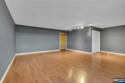 Living - 208 Anderson St #S4C, Hackensack, NJ 07601 photo 3 of 4