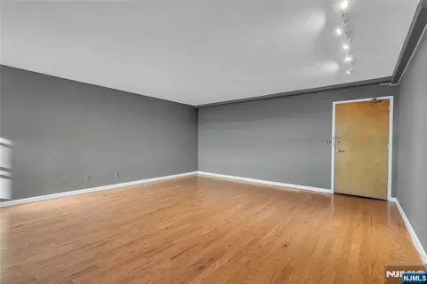 Living - 208 Anderson St #S4C, Hackensack, NJ 07601 photo 4 of 4