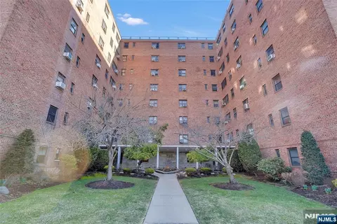 Exterior - 208 Anderson St #S4C, Hackensack, NJ 07601 photo 1 of 1