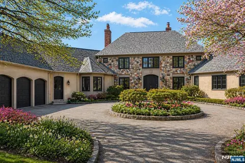 29 Hilltop Rd, Butler, NJ 07405