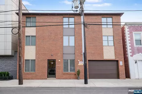 144 70th St #1E, Guttenberg, NJ 07093