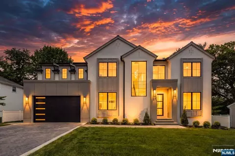 27 Garret Pl, Glen Rock, NJ 07452