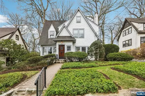 476 Alpine Ter, Ridgewood, NJ 07450
