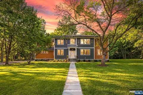 45 Riverview Ter, Mahwah, NJ 07430