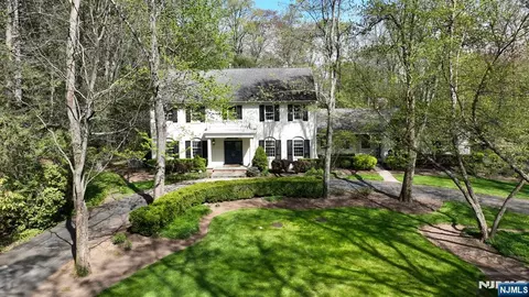 43 Twin Brooks Rd, Saddle River, NJ 07458