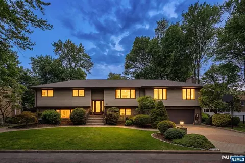 17 Cherry Pl, Hillsdale, NJ 07642