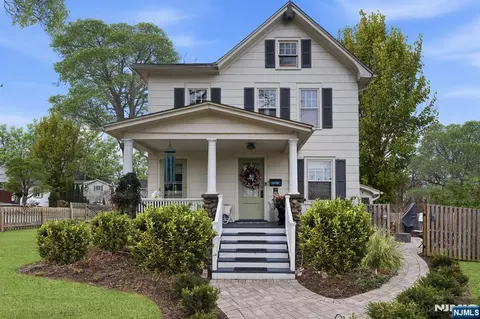 122 Prospect St, Ramsey, NJ 07446