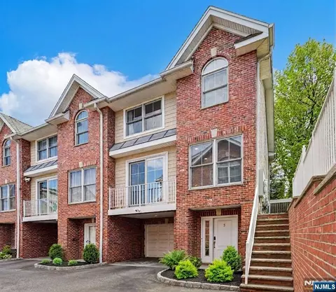 422 Hillside Ave #5, Palisades Park, NJ 07650