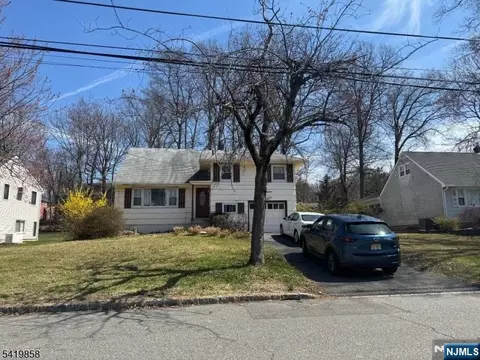 13 Claremont Ave, Livingston, NJ 07039