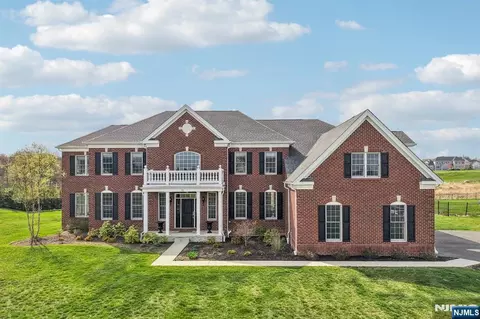 22 Woodmere Rd, Saddle River, NJ 07458