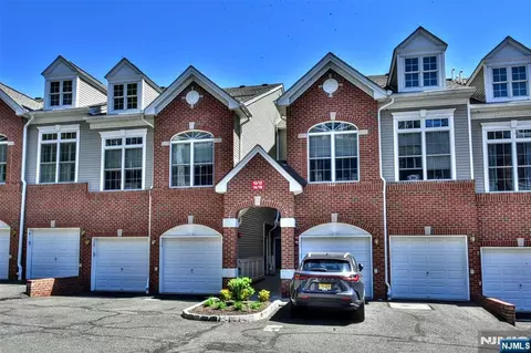 12 Debruyle Ct #806, Hawthorne, NJ 07506