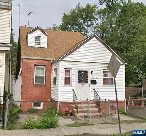 751 S 20th St, Newark, NJ 07103
