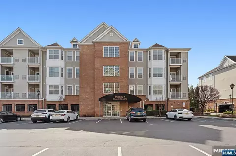 4137 Cory Ln, Elmwood Park, NJ 07407