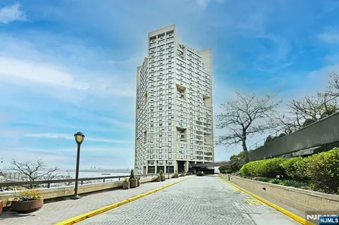7004 Boulevard E #1B, Guttenberg, NJ 07093