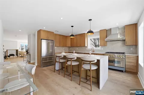 140 Weigands Ln # B, Secaucus, NJ 07094