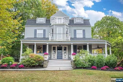 22 Arlington Ave, Caldwell, NJ 07006