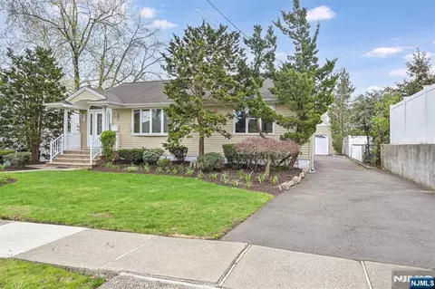 520 Hamilton Ave, Hasbrouck Heights, NJ 07604