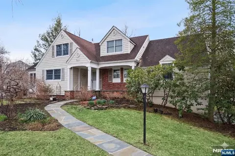 8 Bennington Rd, Morristown, NJ 07960