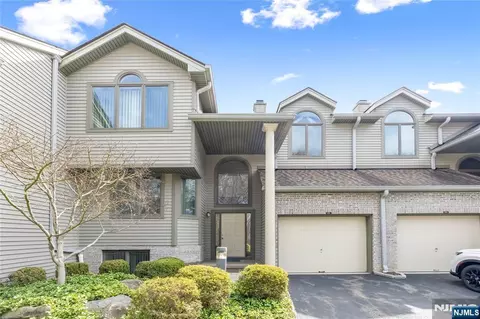 856 Hemlock Ct #T175, Norwood, NJ 07648
