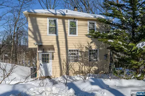 19 Skyland Ave, Wanaque, NJ 07420