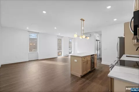 21 Lincoln Park #100, Newark, NJ 07102