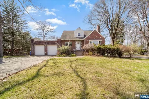 595 Knickerbocker Rd, Tenafly, NJ 07670