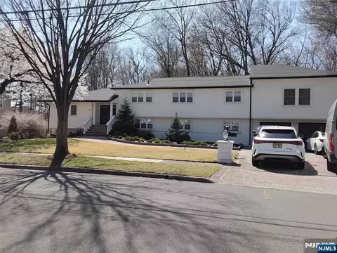 19 Coles Ct, River Edge, NJ 07661