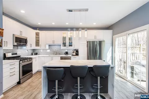 10 Gannet Ct, Wayne, NJ 07470