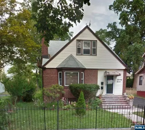 77 Ross St, East Orange, NJ 07018