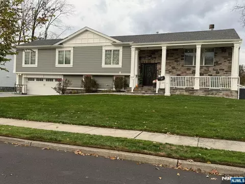 277 Columbia Ter, Paramus, NJ 07652