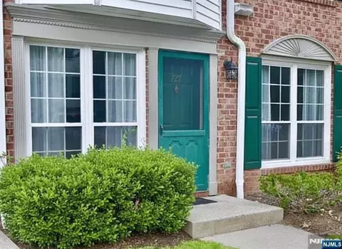 727 Pepperidge Rd, Mahwah, NJ 07430