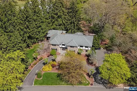69 Knollwood Rd, Saddle River, NJ 07458