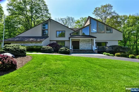 10 Mallard Run, Saddle River, NJ 07458