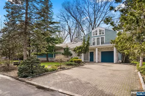 67 Stewart St, Demarest, NJ 07627
