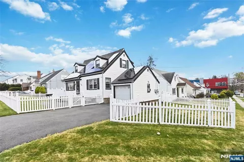 569 Linden Ave, Teaneck, NJ 07666
