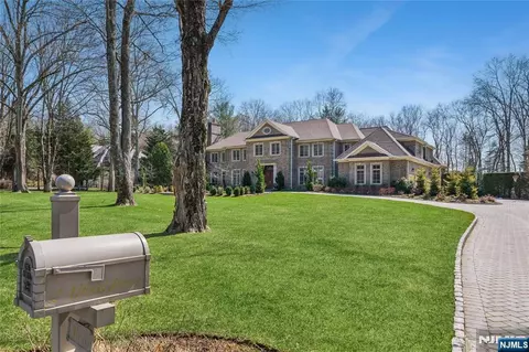 2 Alford Dr, Saddle River, NJ 07458