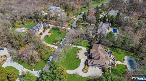 2 Alford Dr, Saddle River, NJ 07458
