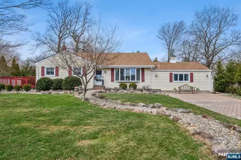 576 Thurnau Dr, River Vale, NJ 07675