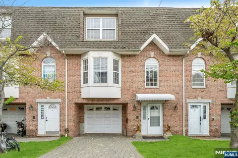 29 Prospect St, Palisades Park, NJ 07650