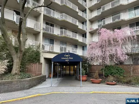1055 River Rd #501, Edgewater, NJ 07020