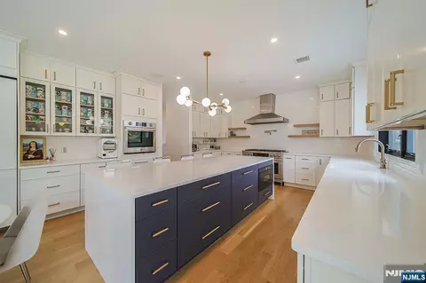 Kitchen - 144 Village Cir, Paramus, NJ 07652 photo 3 of 4
