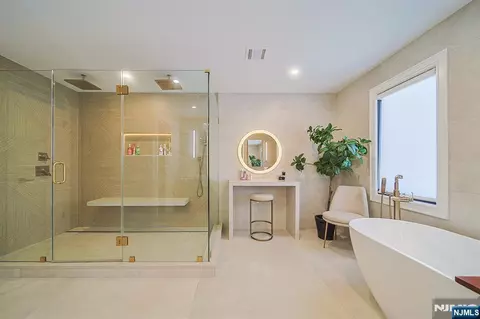 Bath - 144 Village Cir, Paramus, NJ 07652 photo 6 of 9