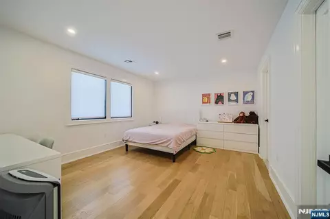 Bedroom - 144 Village Cir, Paramus, NJ 07652 photo 6 of 8
